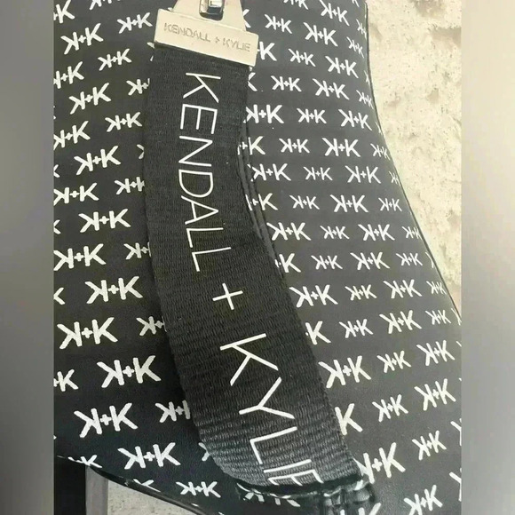 Kendall + Kylie Women's Arenza Block Heel Bootie, Size 7 - Picture 5 of 7